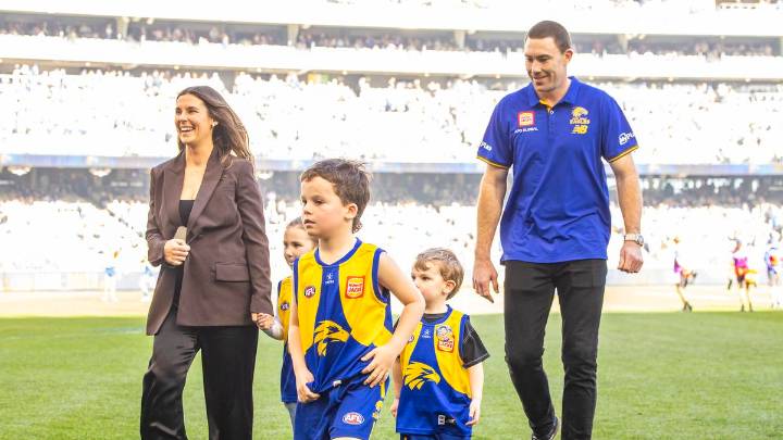 Son of retiring AFL champion Jeremy McGovern appears to flip bird at West Coast Eagles fans