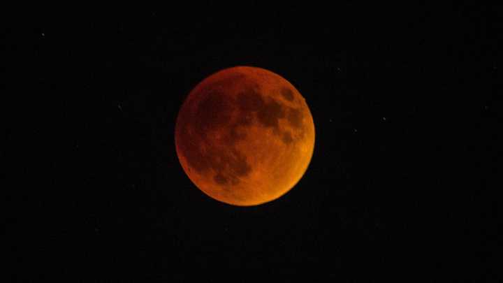 Cuándo, cómo y qué ciudades verán mejor la Luna de Sangre en España: hay un lugar privilegiado en la Península