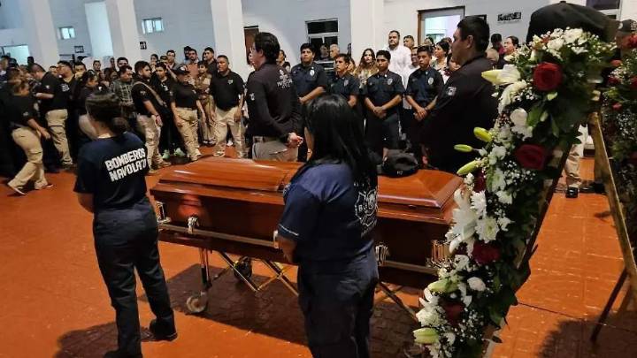 Rinden homenaje póstumo a elemento de Protección Civil asesinado en Navolato