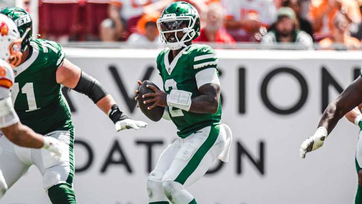 Tyrod Taylor After Jets' 'Tough,' 'Frustrating' Loss to Bucs: 'We're Changing in a Good Way'
