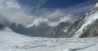 Daredevil Pulls Off Mount Everest First