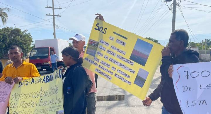 Por crisis ambiental en la Ciénaga, pueblos palafitos bloquean vía Ciénaga- Barranquilla Comunidades de San Sebastián de Buenavista y Nueva Venecia denuncian que ante la paquidérmica actuación estatal