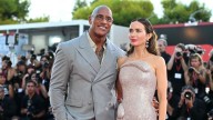 Dwayne Johnson y Emily Blunt se lucen en 'The Samshing Machine', un filme con olor a Oscar