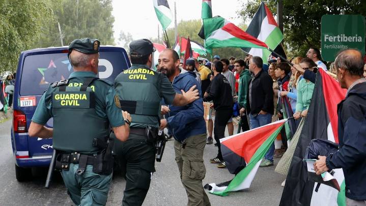 Las masivas protestas contra Israel obligan a acabar la etapa de La Vuelta en Mos ocho kilómetros antes de la meta