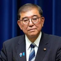 'Trump Whisperer' ex-minister joins Japan PM race
