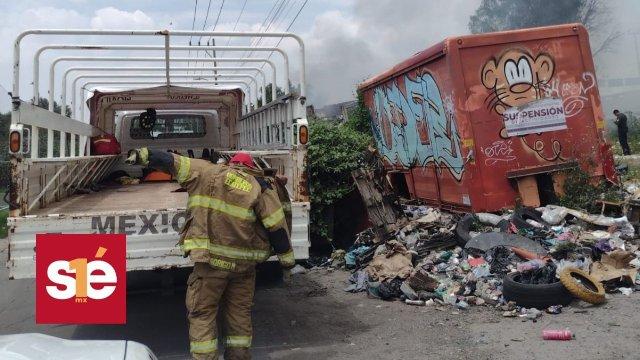 Bomberos sofocan incendio en basurero clandestino ligado a UPREZ en Ecatepec