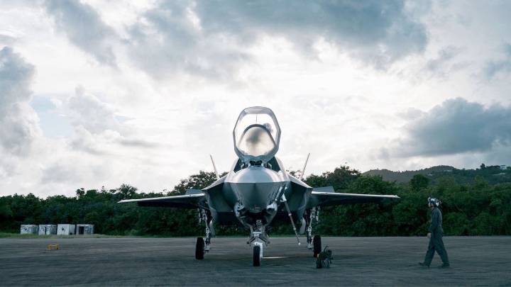 Experto explica qué pasaría si el régimen venezolano ataca a tropas estadounidenses en el Caribe con aviones de guerra: "EE. UU. tiene plena libertad de acción"