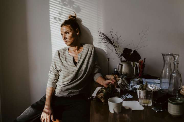 Dear Abby: How do I stop destroying relationships? I always end up alone