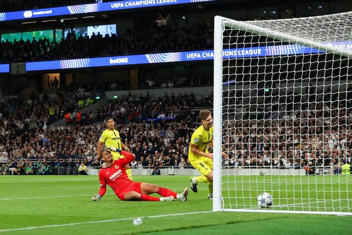 ¡De no creer! Arquero del Villarreal comete insólito error ante Tottenham en su debut de Champions League