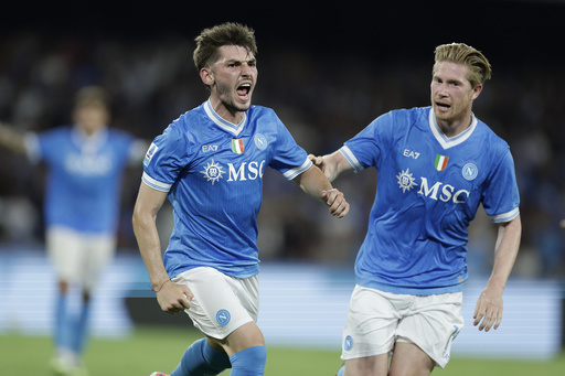 Napoli vuelve a la cima de la Serie A con sufrida victoria sobre Pisa