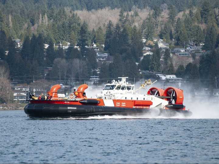 Federal government begins to transfer Coast Guard to National Defence