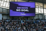 La Premier League reconoce los errores del VAR