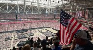 Republicanos convierten a Charlie Kirk en mártir conservador en multitudinaria despedida 