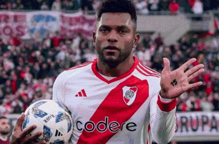 El delantero que no es 9 y dejó expuesto a Borja en River: sus números lo dicen todo