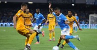 Napoli supera 3-2 al Pisa y toma el liderato de la Serie A