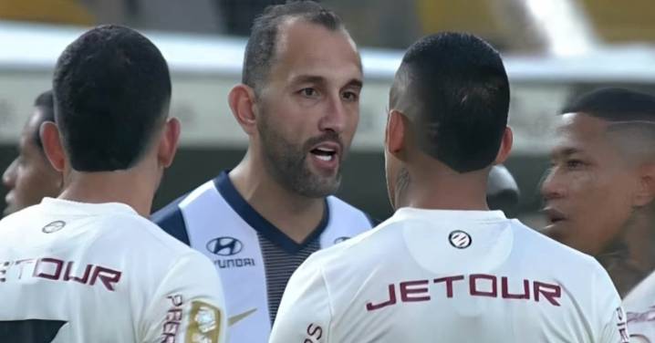 Alex Valera le responde a Hernán Barcos tras polémica en el clásico: "El que juega en contra de mi es como un enemigo"