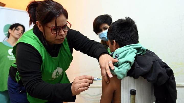 Comenzó una campaña inédita de vacunación en las escuelas de la ciudad de Santa Fe