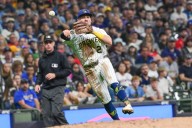 Deadspin | MLB roundup: Brewers clinch playoff berth, then down Cards in 10