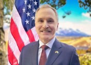El Senado de EEUU aprobó la nominación de Peter Lamelas como embajador en Argentina