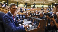 Cruce de reproches entre Sánchez y Feijóo: "Pactaría hasta con Netanyahu por seguir en el poder"