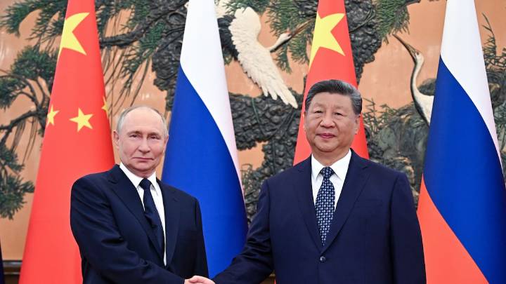 Xi Jinping asegura a Putin que quiere "fortalecer los intercambios" y mejorar su coordinación
