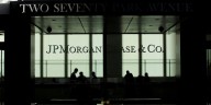 Pese al revés electoral, JP Morgan redobla la apuesta y recomienda invertir en activos argentinos
