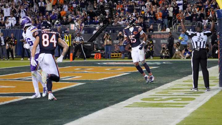 J.J. McCarthy comes on strong down stretch in debut as Vikings beat Bears 27