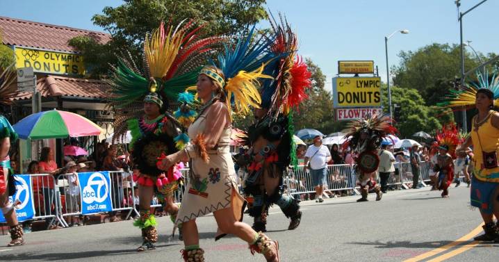 'No vamos a tener miedo': más de 150 contingentes participarán en desfile mexicano de Los Ángeles