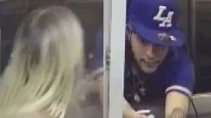 Horrifying moment ‘teen creep tries to KIDNAP bikini-clad barista from drive-thru window as she hands over his drink’ – The US Sun