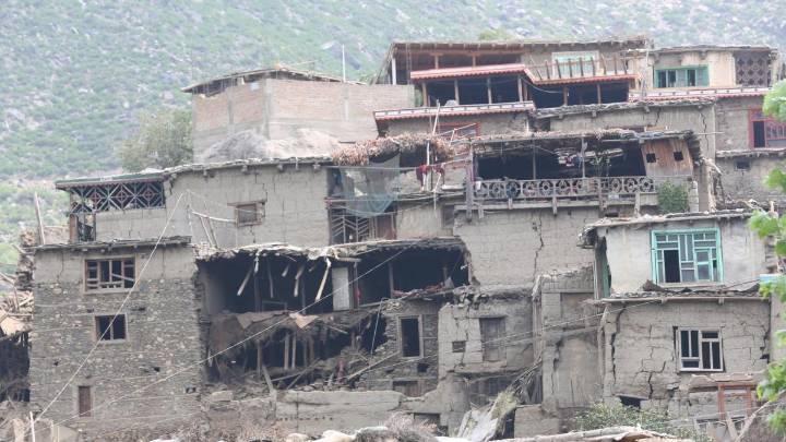 Al menos 800 muertos en un terremoto al este de Afganistán