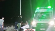 Chocó contra un poste y el auto se incendió; lo rescataron inconsciente de entre las llamas