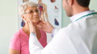 Cáncer de tiroides: señales de un tumor silencioso y frecuente en mujeres a partir de 40 años