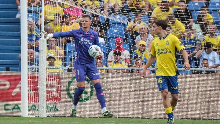 Dinko Horkas resiste a las dudas y los debates en la portería de la UD Las Palmas
