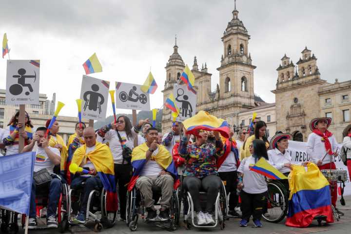 Medallistas olímpicos colombianos protestan contra la reducción de presupuesto del deporte