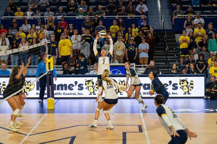 Michigan stays confident in service play after struggling in Southern Indiana victory