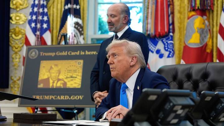 White House says $100K H-1B visa fee won't apply to existing holders as Trump move stirs anxiety