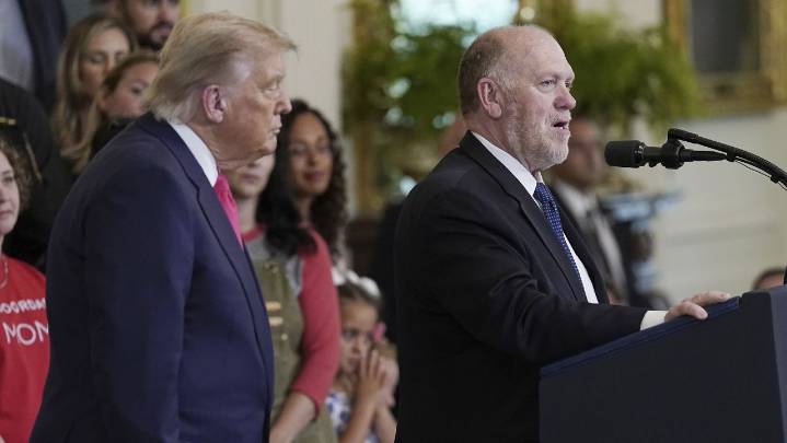 White House backs Homan after reports of FBI bribery probe