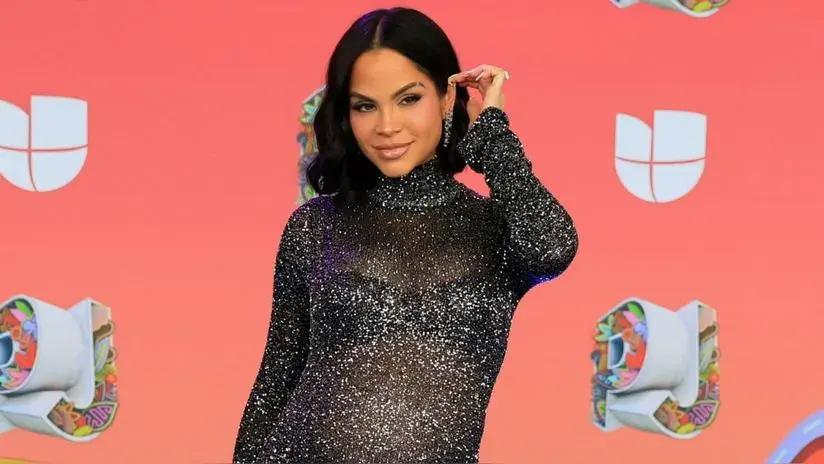Natti Natasha emocionó en los Premios Juventud 2025 con el espectacular gender reveal de su bebé junto a Raphy Pina