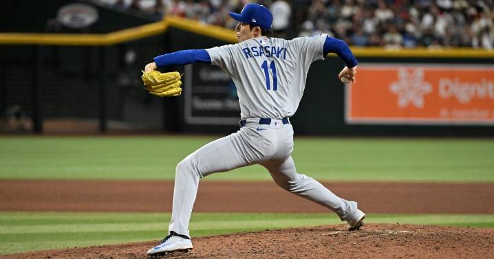 Los relevistas Roki Sasaki y Clayton Kershaw ayudan a los Dodgers a reducir el número mágico a 1.