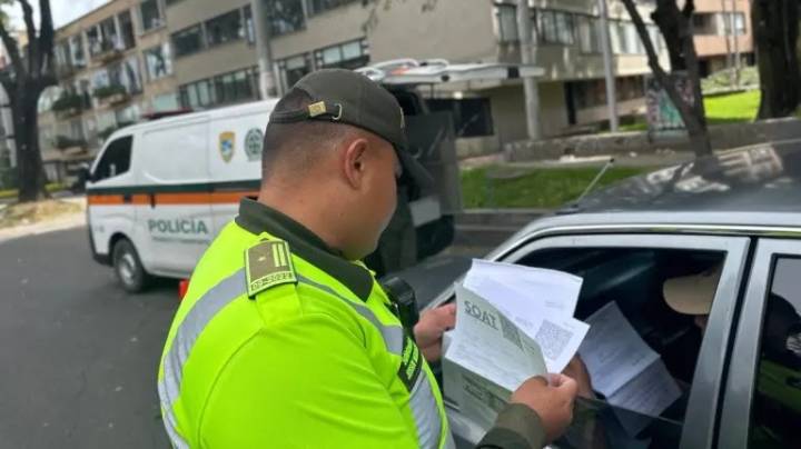 Frenan en seco a Tránsito por multas por Soat y tecnomecánica: ya no pondrán comparendos automáticos