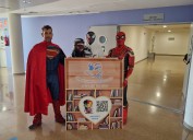 Superhéroes animan a niños hospitalizados en el Clínico San Cecilio