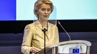 Von der Leyen promete "intervenir con financiación" para culminar la integración energética entre España y Francia
