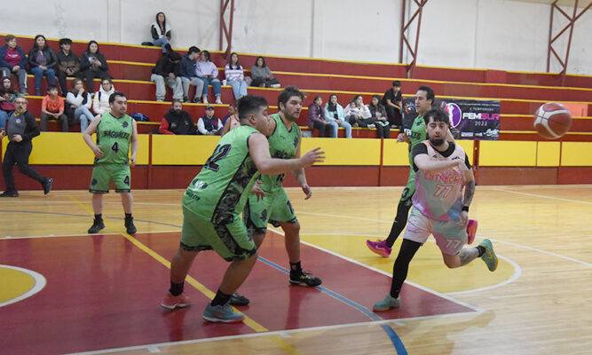 Vientos del Estrecho defiende su liderato ante el colista Banc