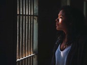 Mujeres en cárceles cubanas enfrentan violencia, acoso y explotación laboral