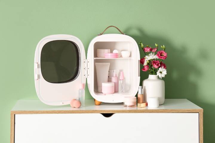CPSC anuncia el retiro de los mini refrigeradores Paris Hilton Beauty debido a riesgo de incendio