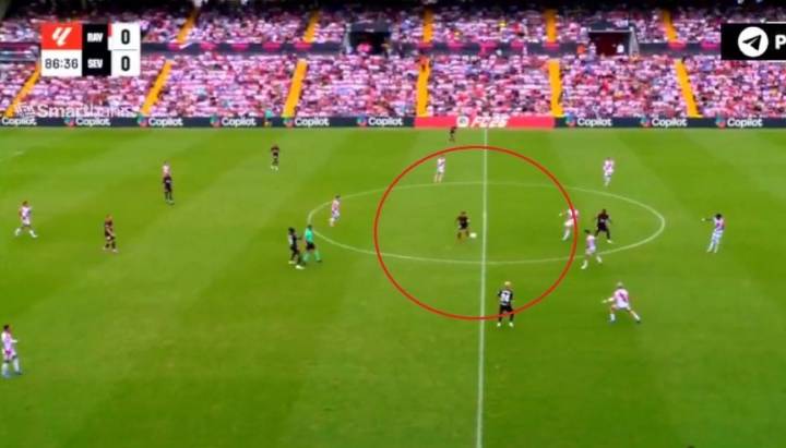 La genialidad de Alexis Sánchez en victoria de Sevilla que toda España aplaude