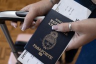 Mal emitidos. Habilitaron una línea de Whatsapp y centros en el interior para la verificación de pasaportes