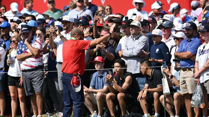 Tom Watson apologizes for American fan behavior at Ryder Cup
