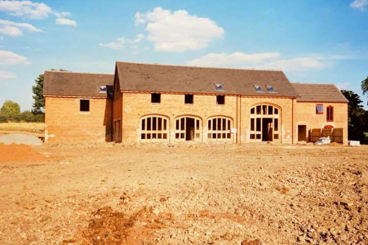 Warwickshire couple saves £80k on home renovation by doing it themselves | Local News 