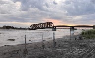 Crecida del Salado: se derrumbó puente ferroviario y advierten por otro de la ruta 5